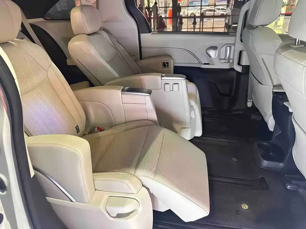 Toyota Sienna 2025 из CN, фото 4