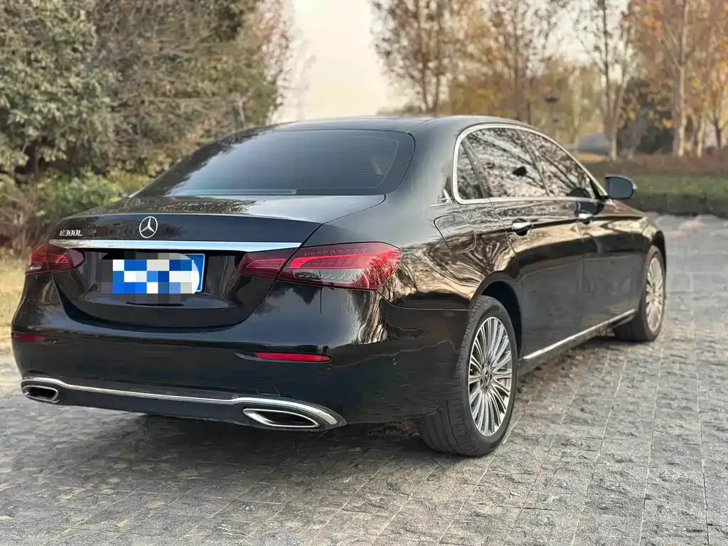 Mercedes-Benz E-Class — фото 10