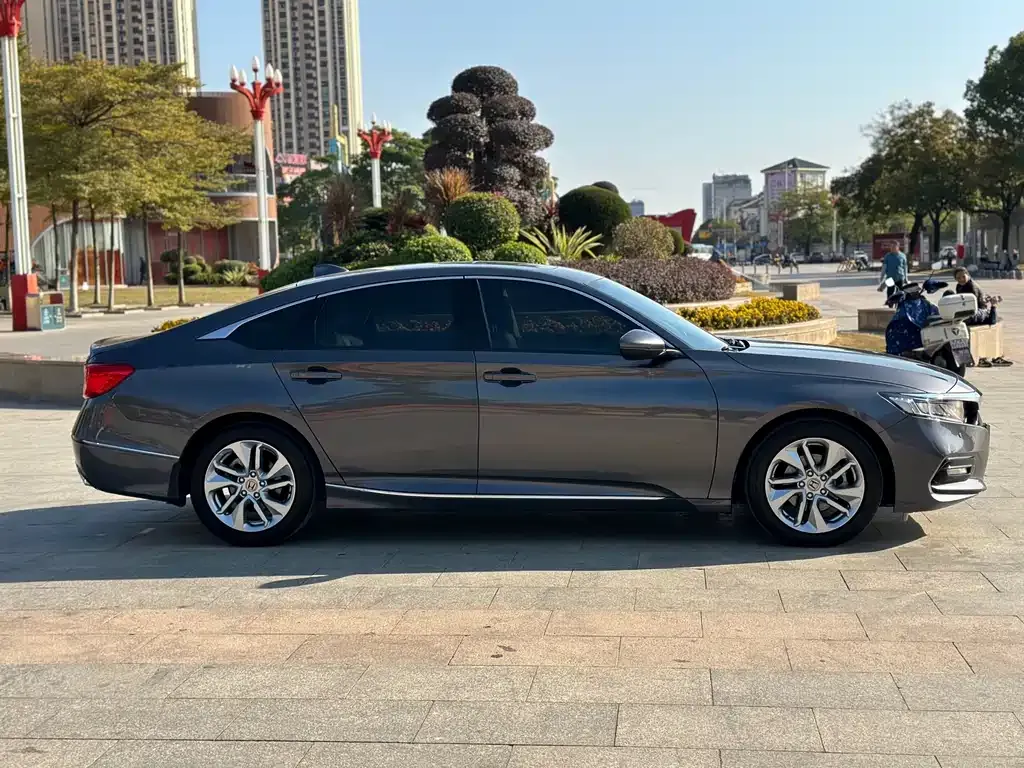 Honda Accord — фото 7