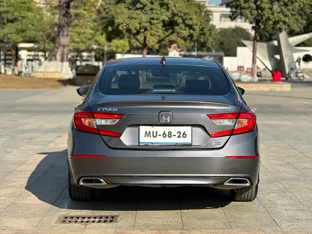 Honda Accord — фото 8