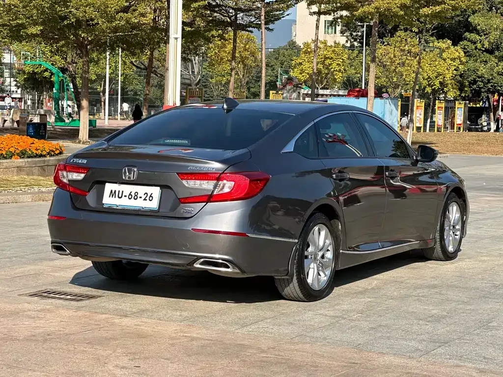 Honda Accord — фото 10