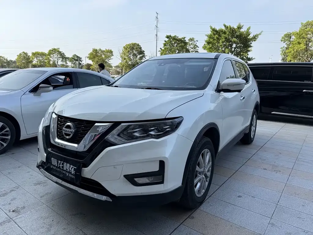 Nissan X-Trail — фото 1