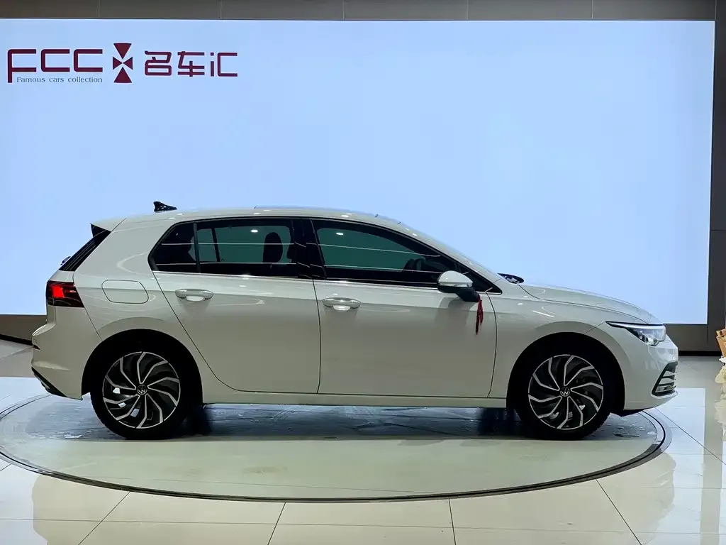 Volkswagen Golf 2023 из CN, фото 4