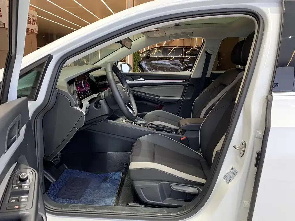 Volkswagen Golf 2023 из CN, фото 9