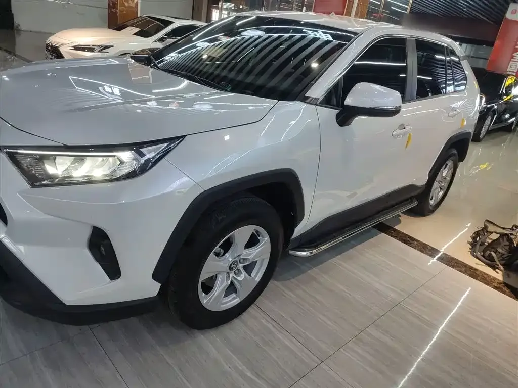 Toyota RAV4 2023 из CN, фото 4