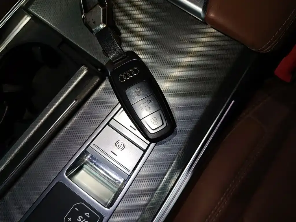 Audi A6L 2023 из CN, фото 2