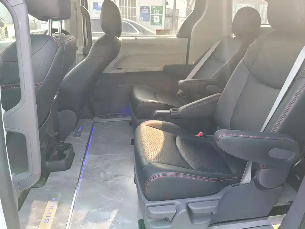 Toyota Sienna 2025 из CN, фото 7