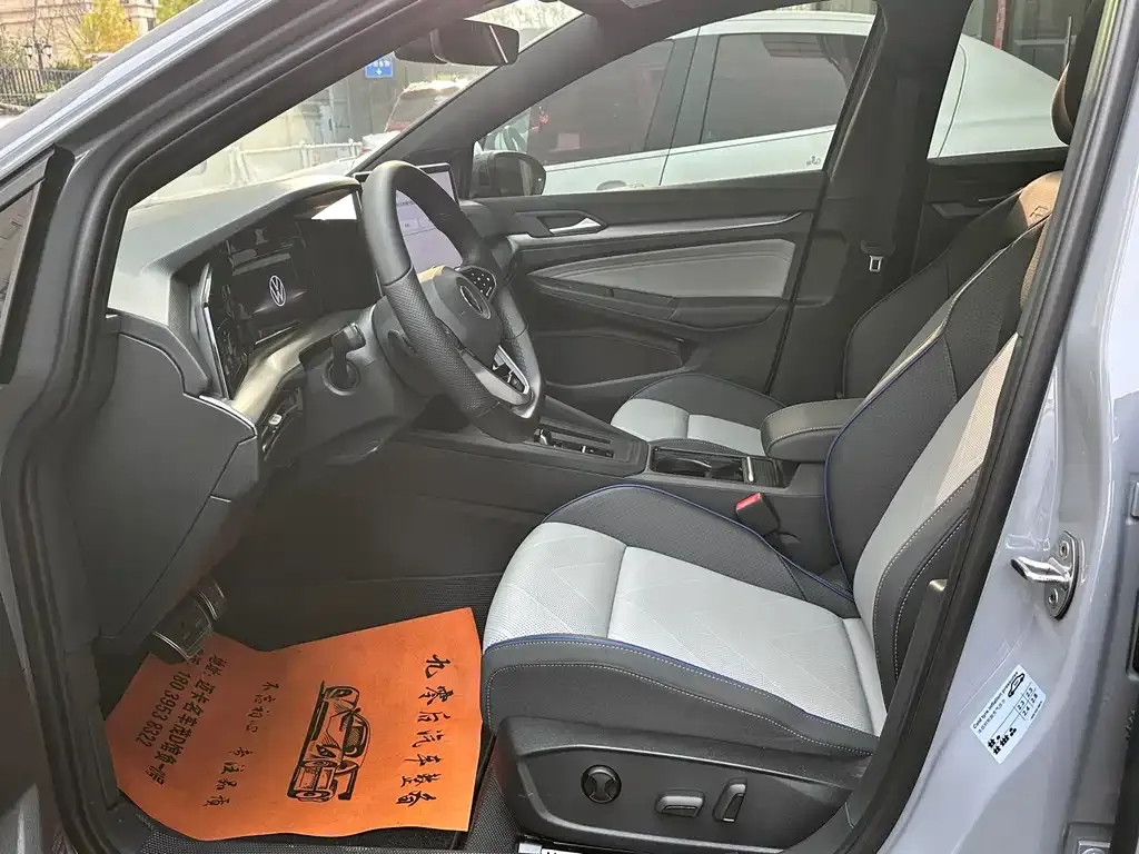 Volkswagen Golf 2025 из CN, фото 4