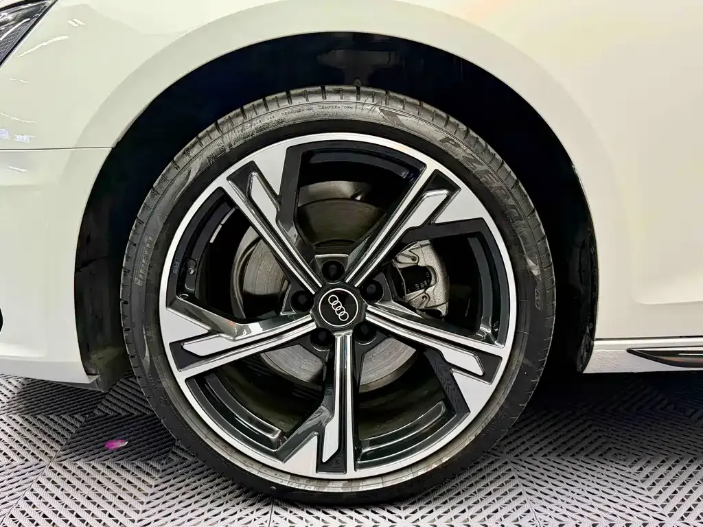 Audi A4L 2025 из CN, фото 8