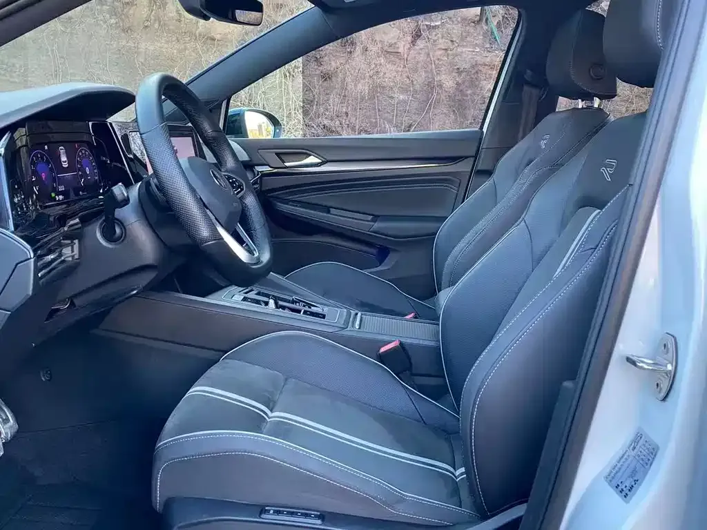 Volkswagen Golf 2022 из CN, фото 4