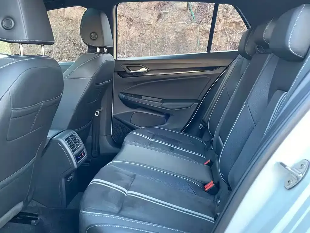 Volkswagen Golf 2022 из CN, фото 3