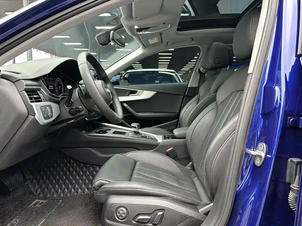 Audi A4L 2022 из CN, фото 6