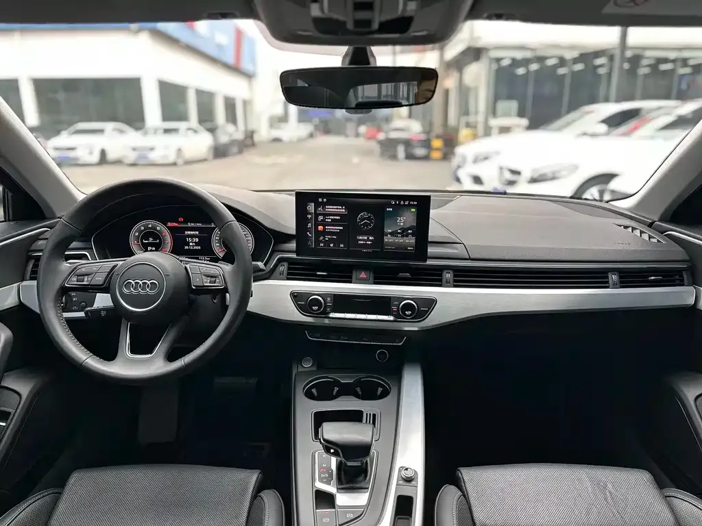 Audi A4L 2022 из CN, фото 2