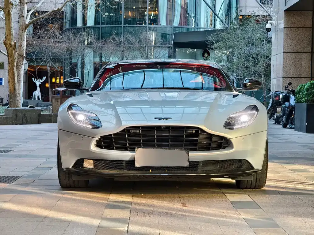 Aston Martin DB11 2022 из CN, фото 9