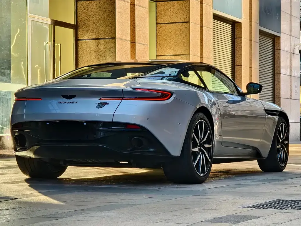 Aston Martin DB11 2022 из CN, фото 6