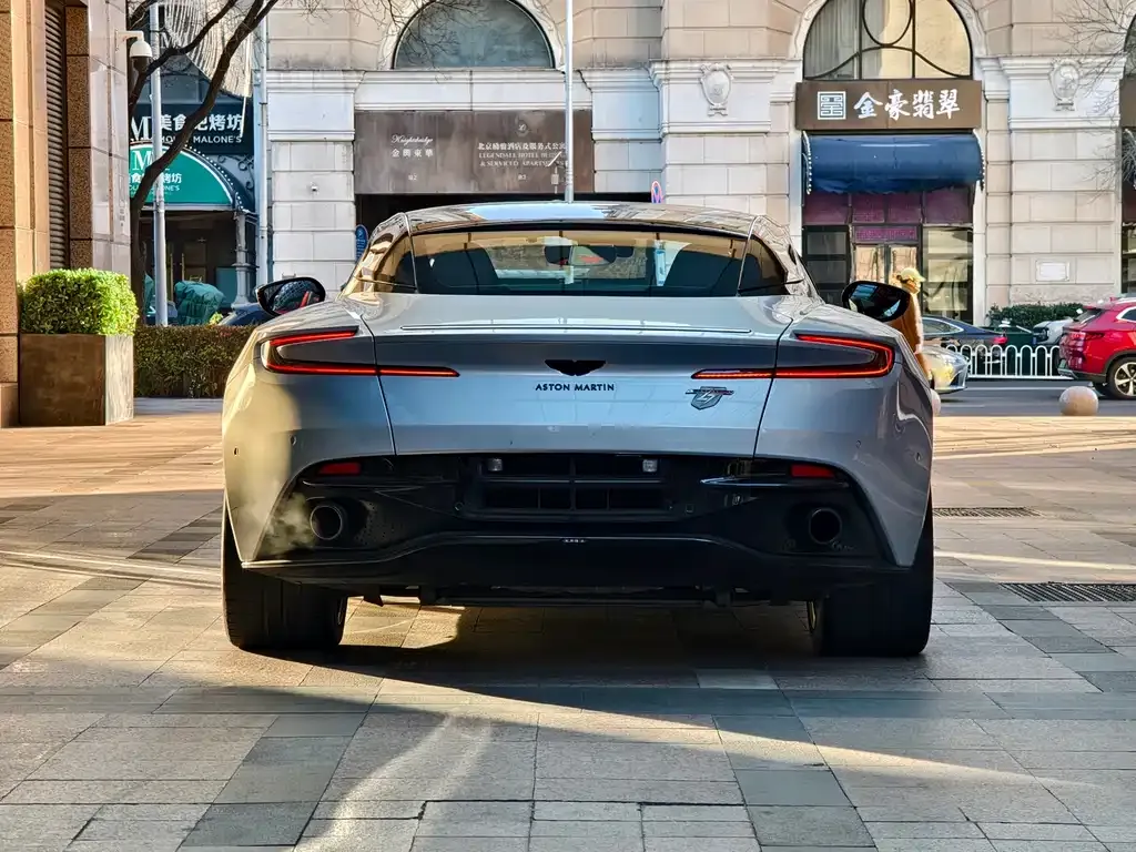 Aston Martin DB11 2022 из CN, фото 5
