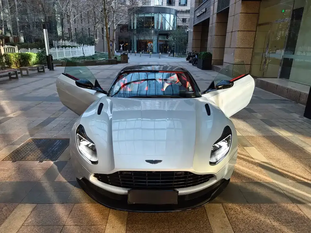 Aston Martin DB11 2022 из CN, фото 10