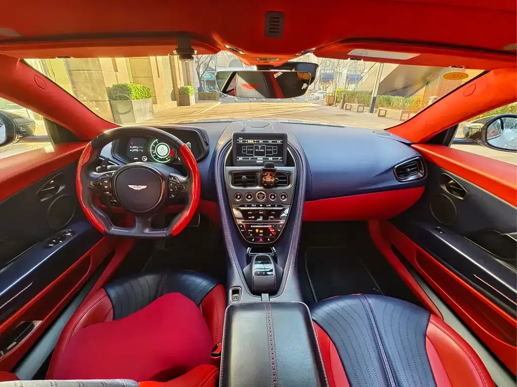 Aston Martin DB11 2022 из CN, фото 4