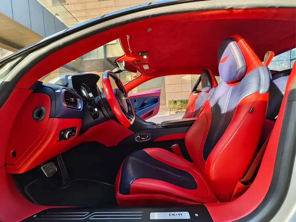 Aston Martin DB11 2022 из CN, фото 7