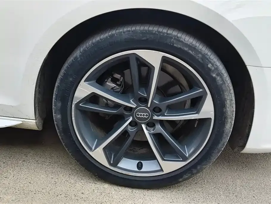 Audi A4L 2021 из CN, фото 6