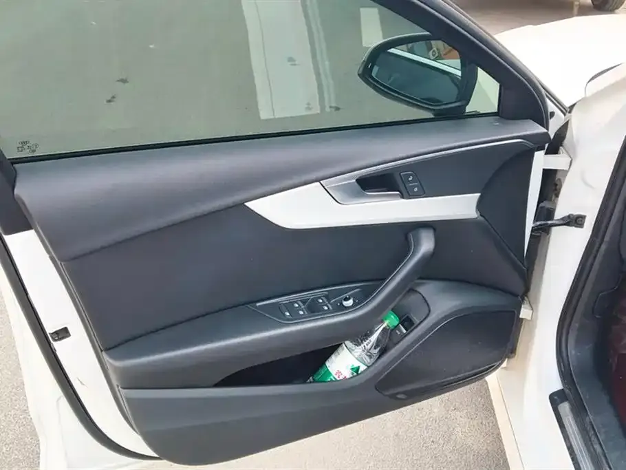 Audi A4L 2021 из CN, фото 7