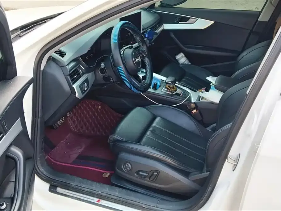 Audi A4L 2021 из CN, фото 9