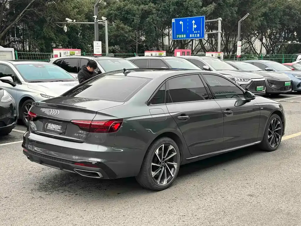 Audi A4L 2023 из CN, фото 7