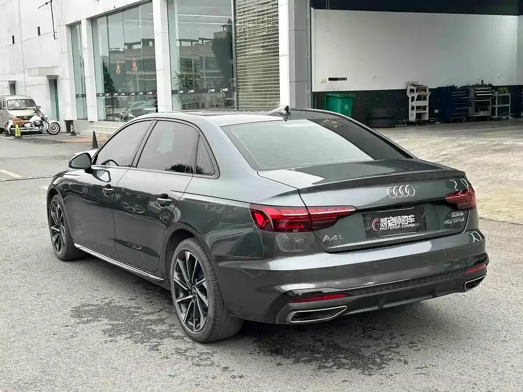 Audi A4L 2023 из CN, фото 4