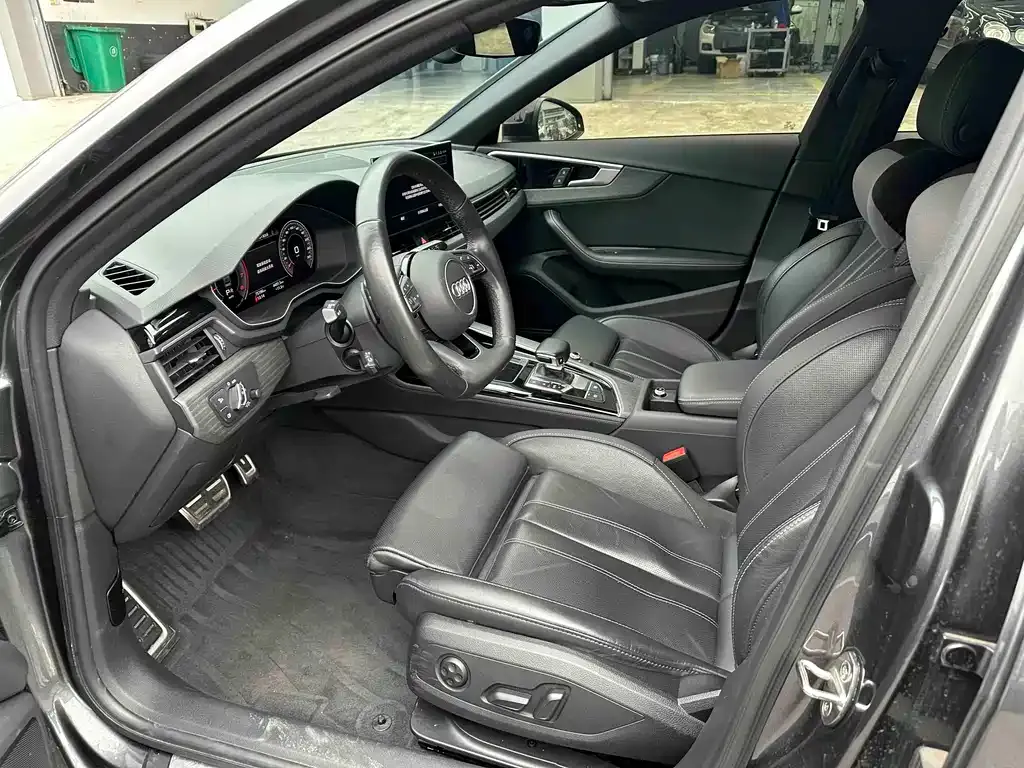 Audi A4L 2023 из CN, фото 8