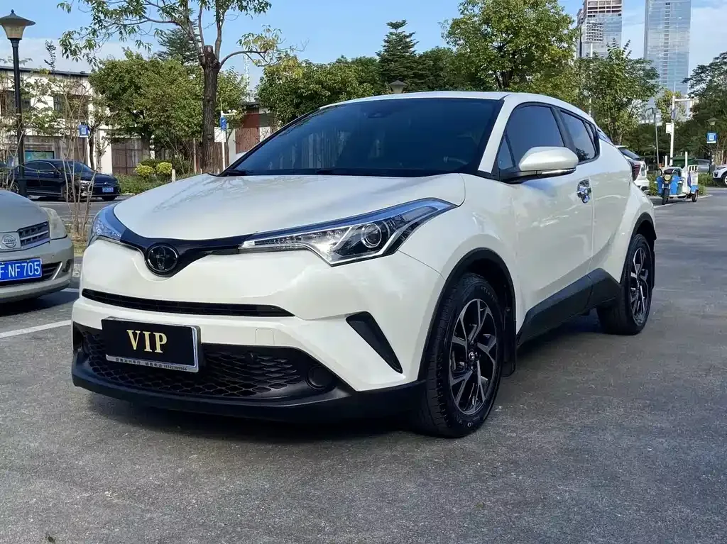 Toyota C-HR — фото 1