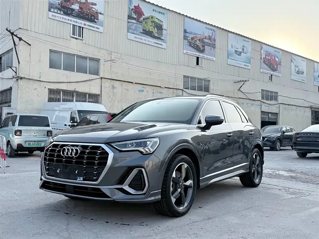 Audi Q3 — фото 1