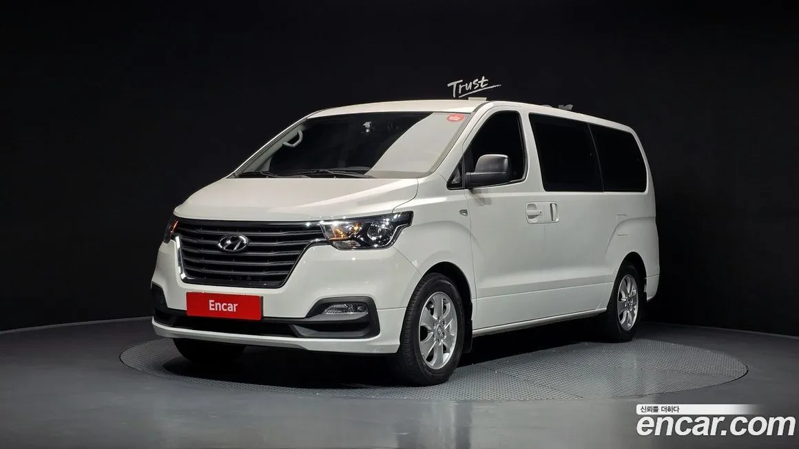 Hyundai Starex — фото 1