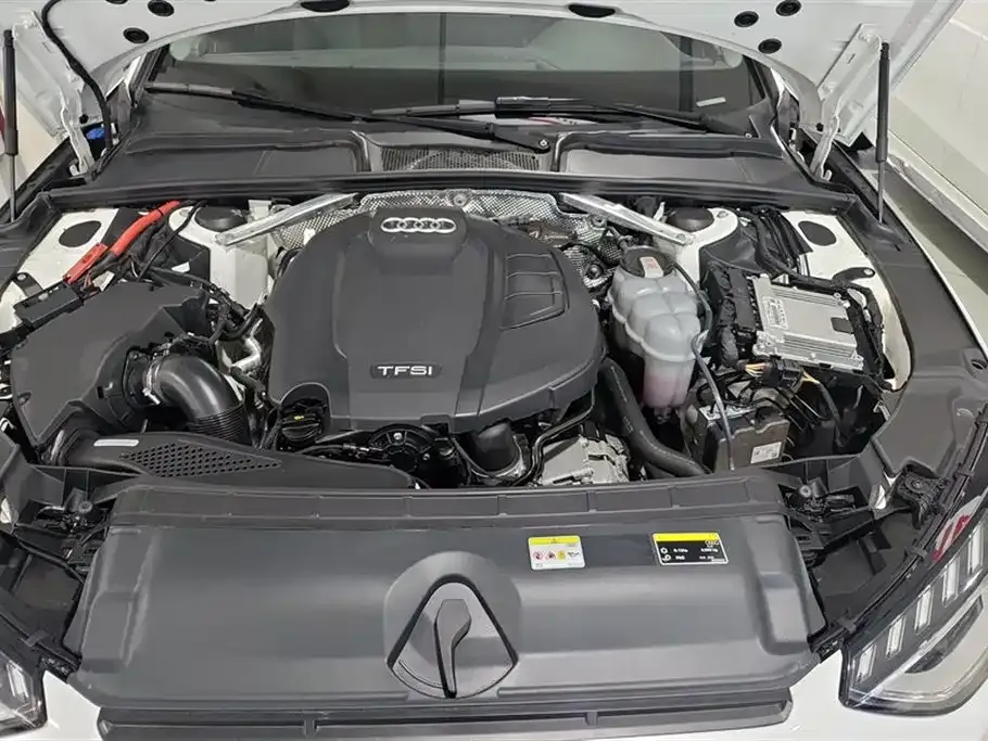 Audi A4L 2021 из CN, фото 10