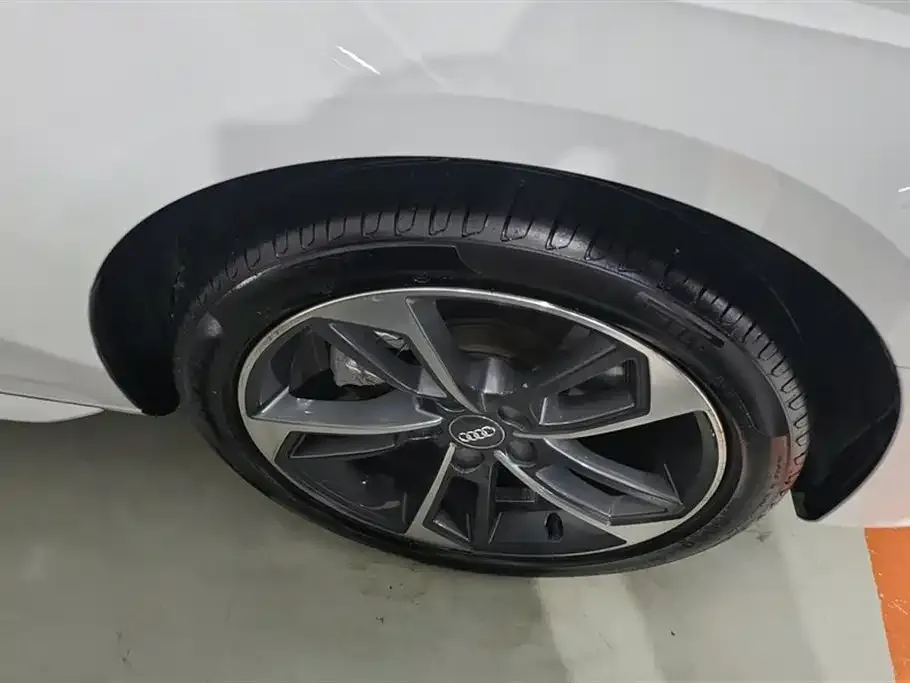 Audi A4L 2021 из CN, фото 6