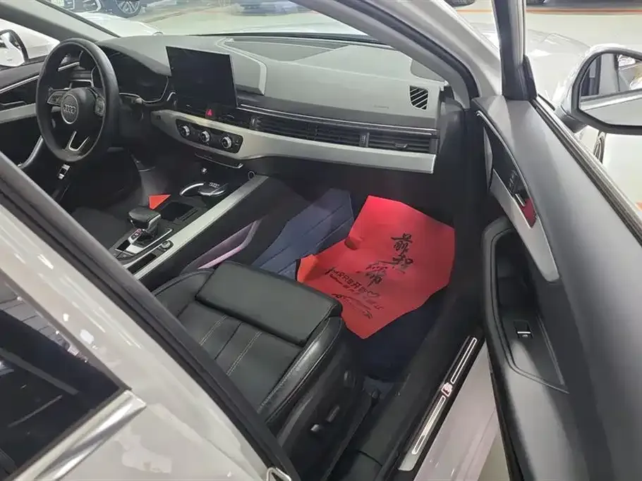Audi A4L 2021 из CN, фото 8