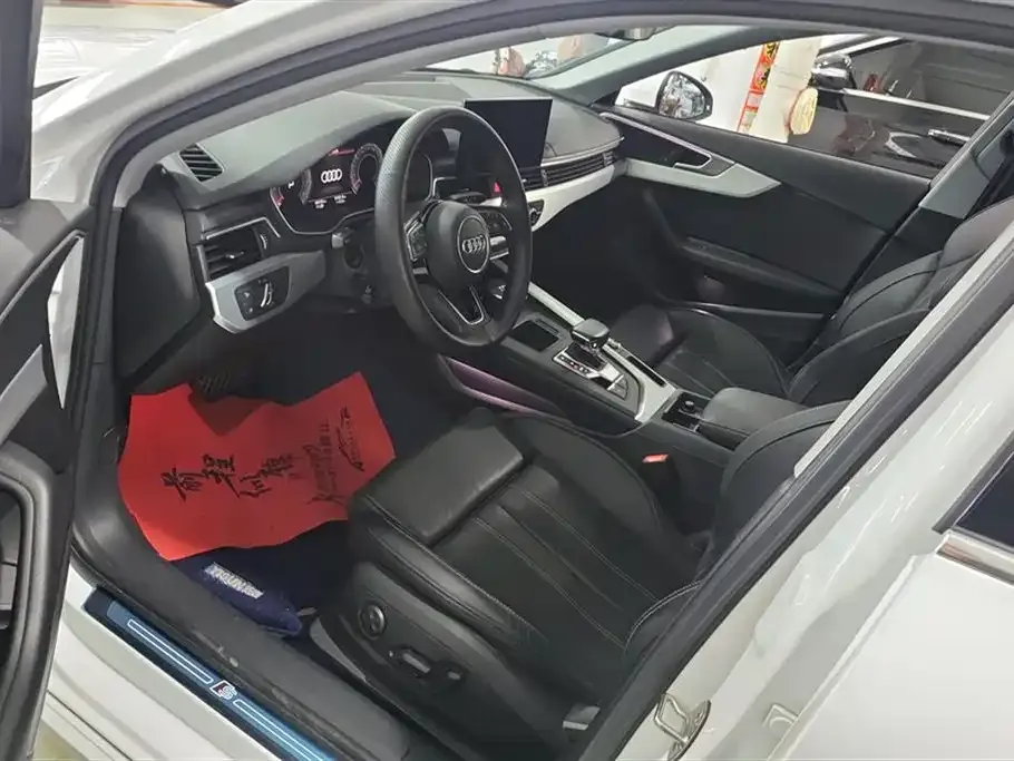 Audi A4L 2021 из CN, фото 9