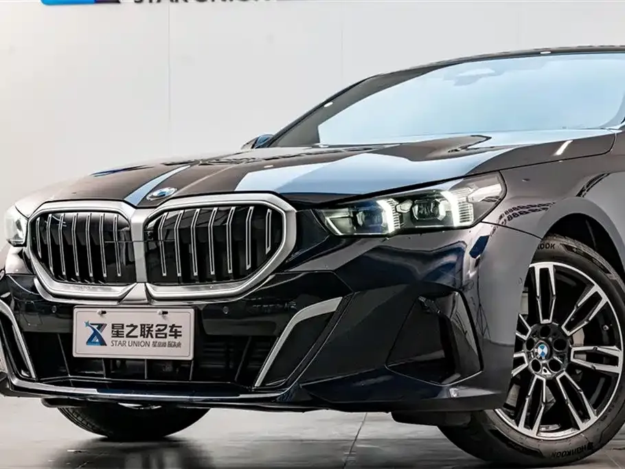 BMW 5 Series 2024 из CN, фото 3