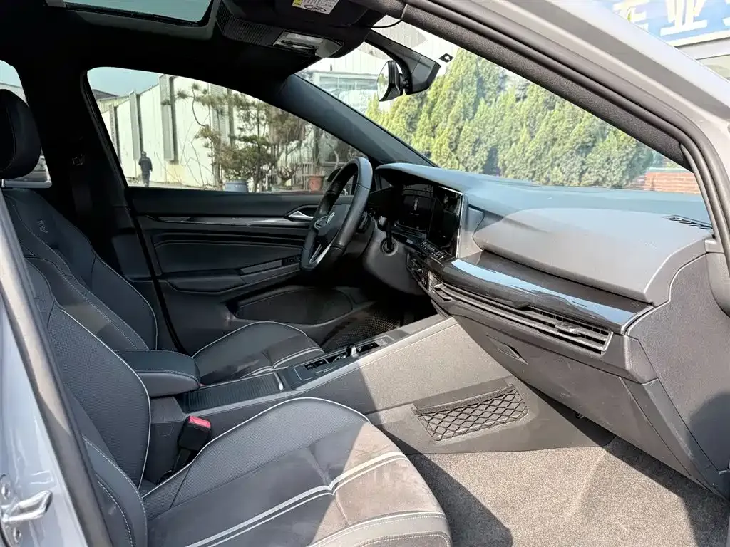 Volkswagen Golf 2023 из CN, фото 3
