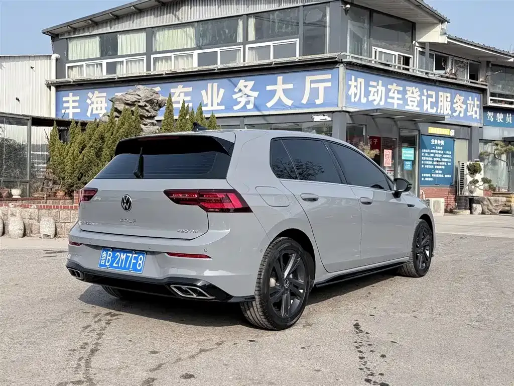 Volkswagen Golf 2023 из CN, фото 10