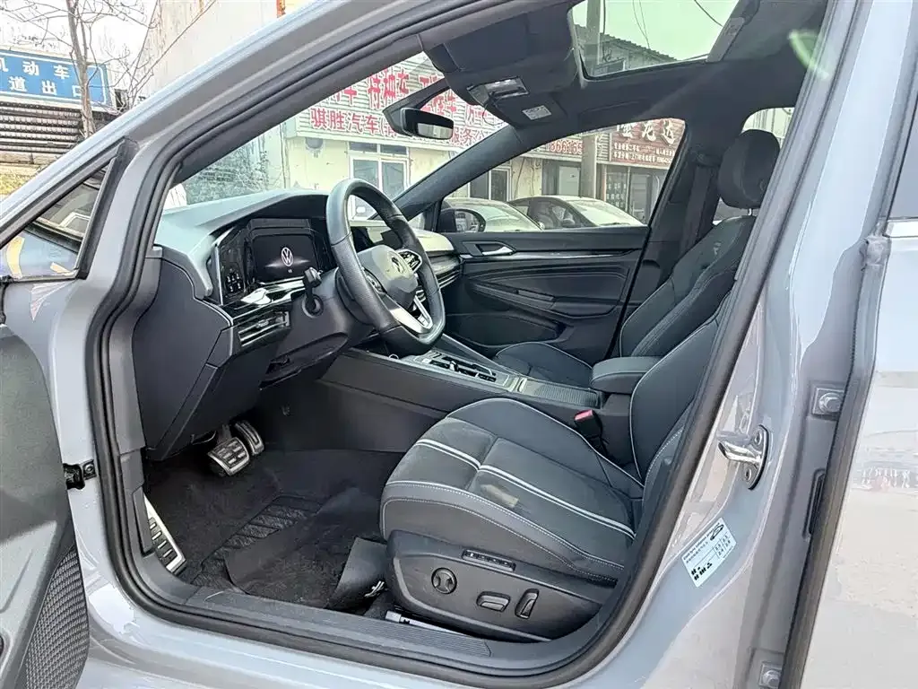 Volkswagen Golf 2023 из CN, фото 8