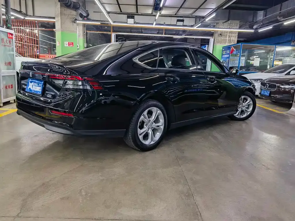Honda Accord — фото 10