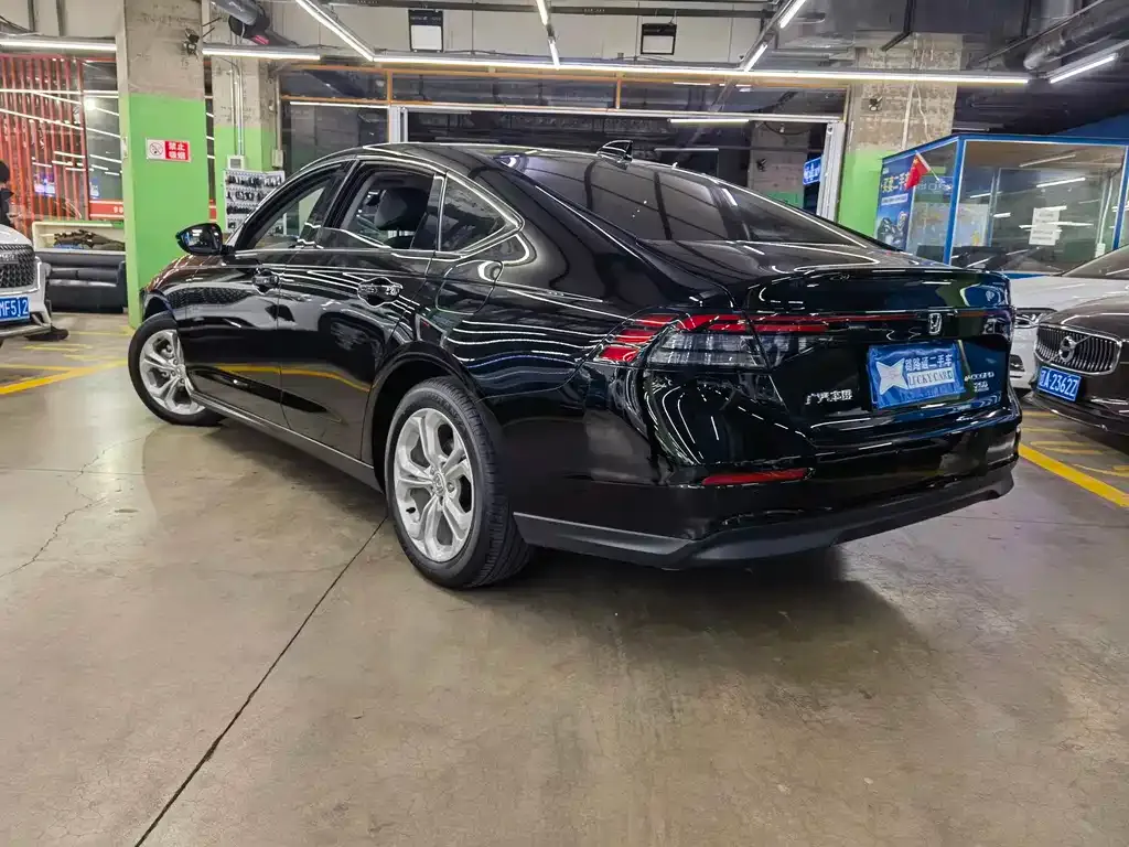 Honda Accord — фото 8