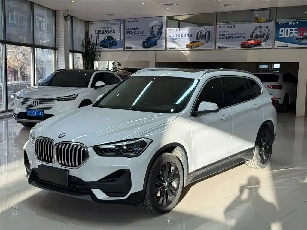 BMW X1 — фото 1
