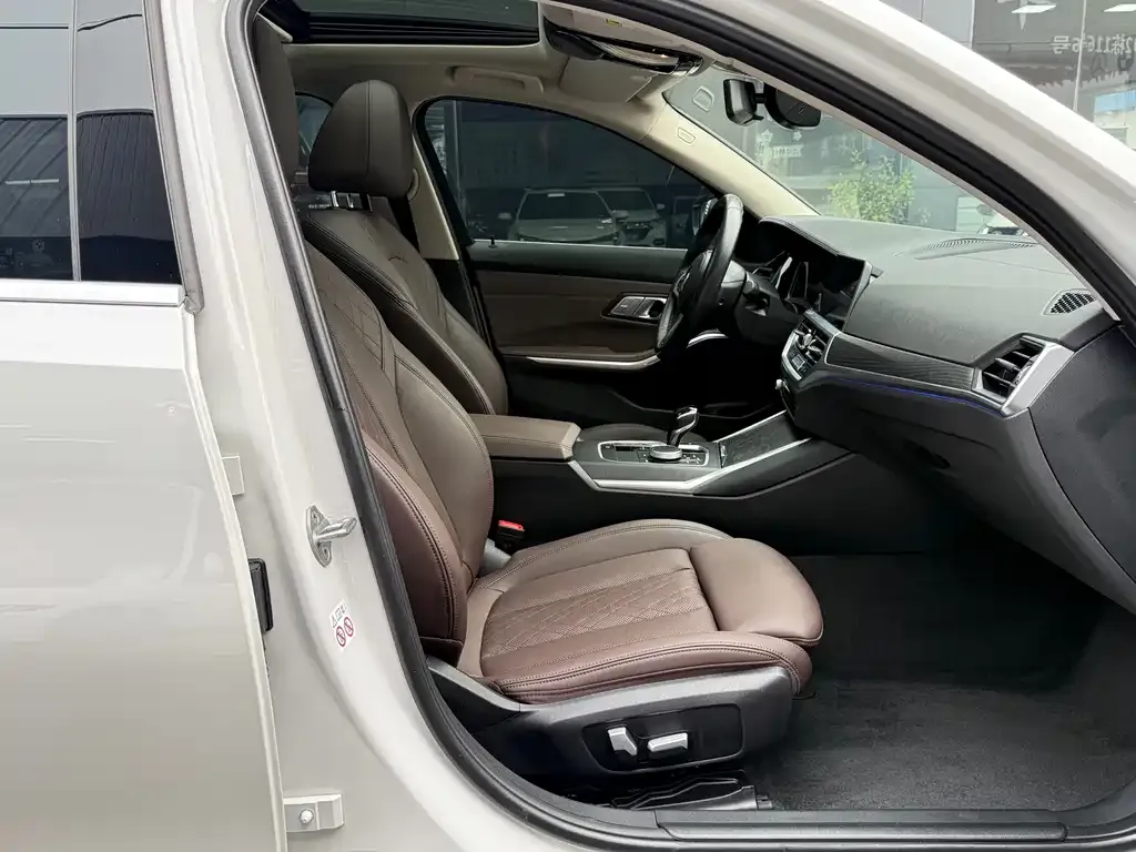 BMW 3 Series 2022 из CN, фото 10