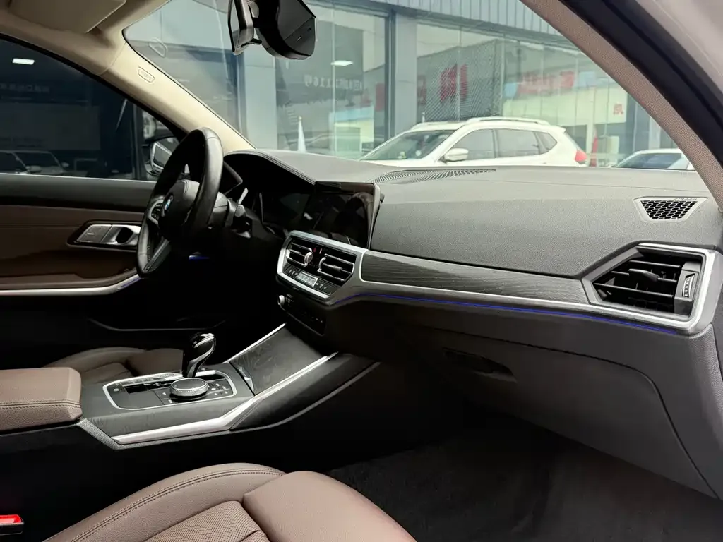 BMW 3 Series 2022 из CN, фото 9