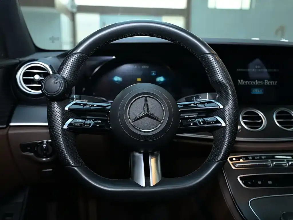 Mercedes-Benz E-Class — фото 10