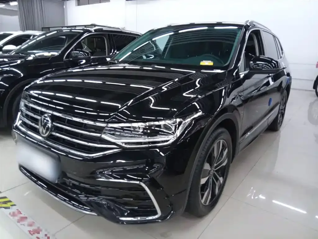 Volkswagen Tiguan L — фото 5
