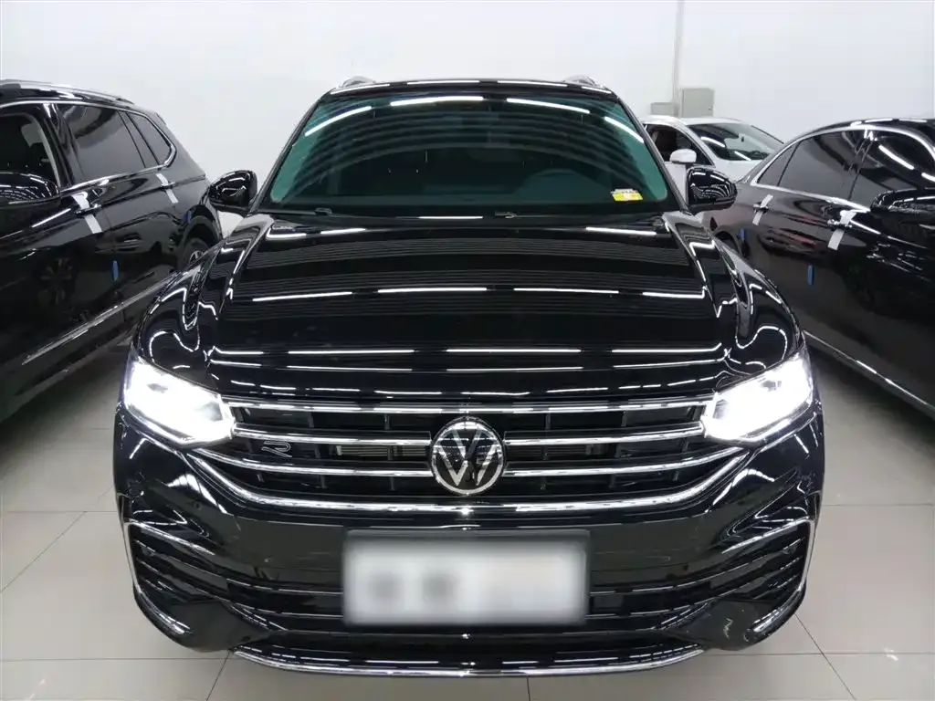 Volkswagen Tiguan L — фото 2