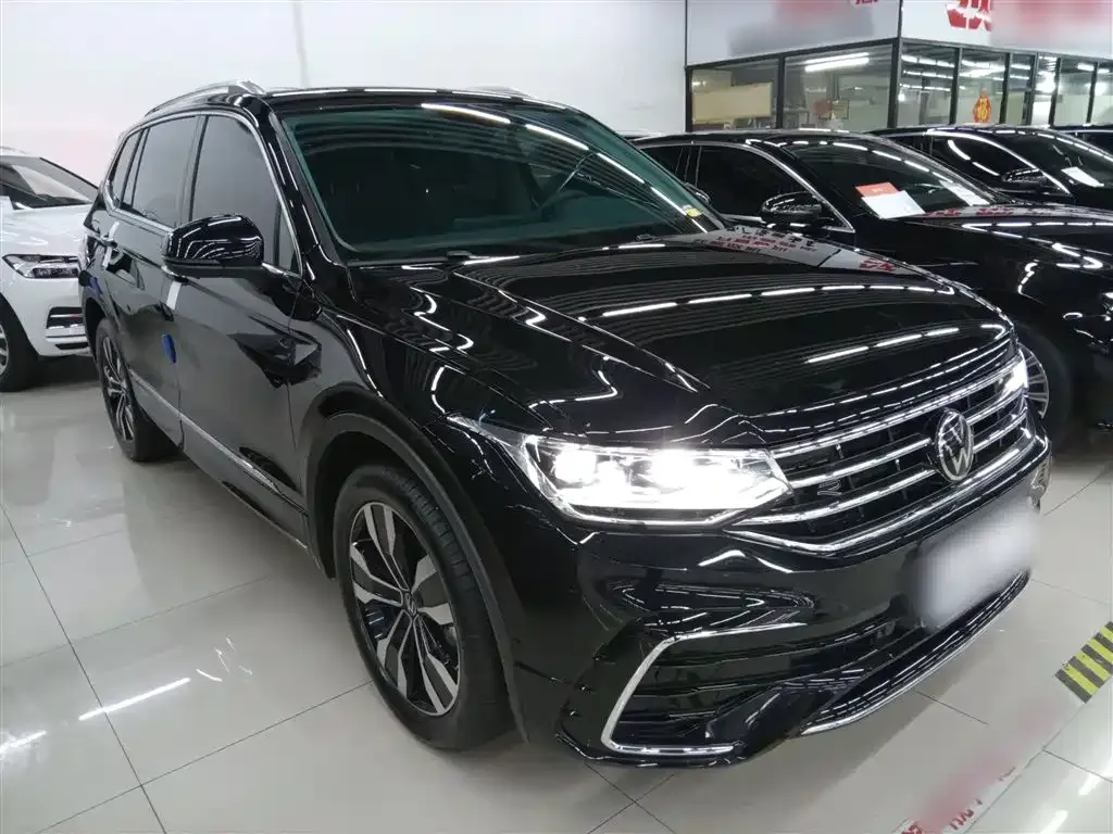 Volkswagen Tiguan L — фото 6