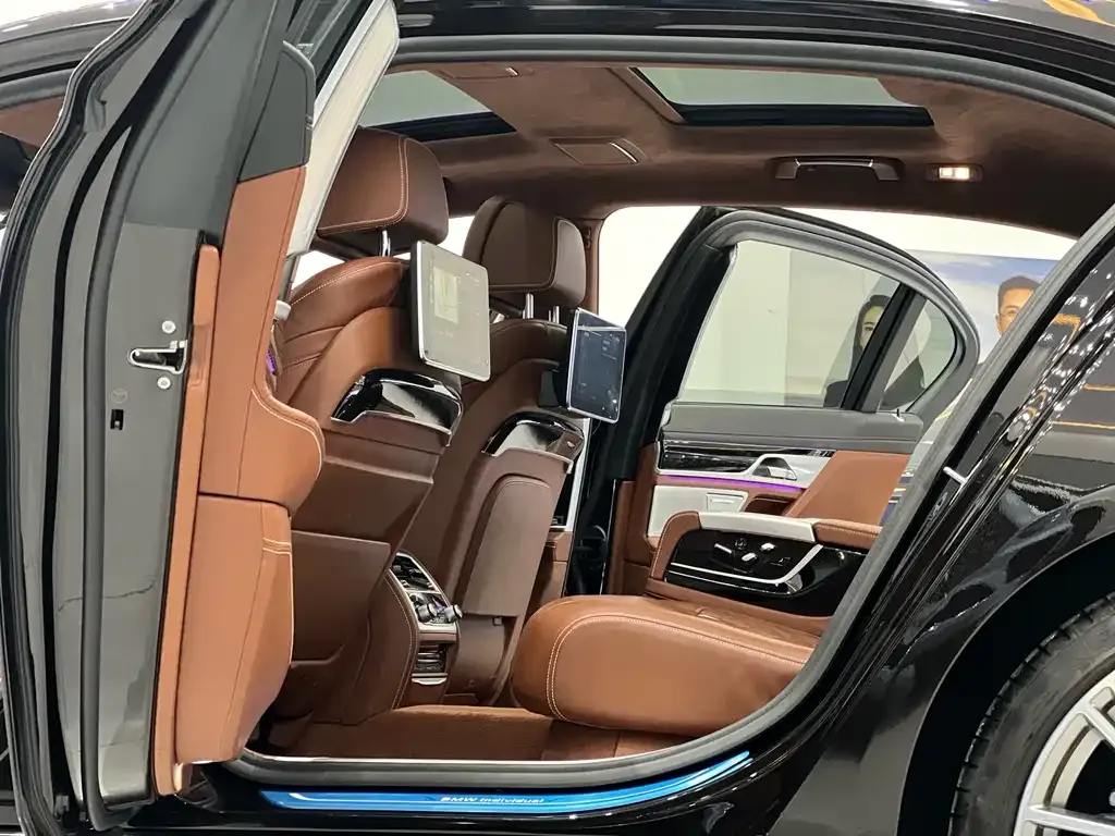 BMW 7 Series 2021 из CN, фото 10